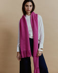 Weicher Alpaka Schal in Fuchsia von Manuela Bedford