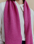 Weicher Fuchsia Alpaka Schal als Accessoire