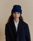 Weiche Alpaka Beanie in Blau von Manuela Bedford