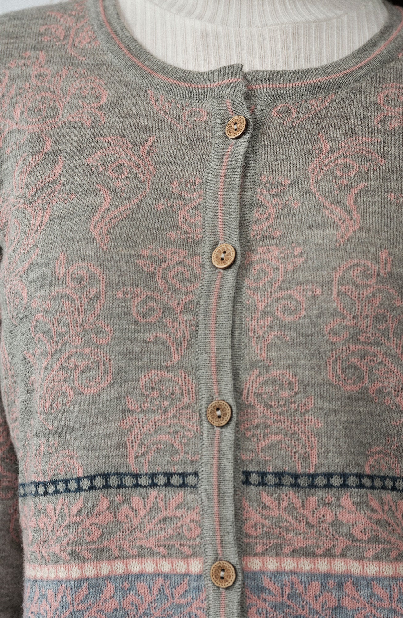 Alpaka Cardigan in Rosa und Grau von Manuela Bedford