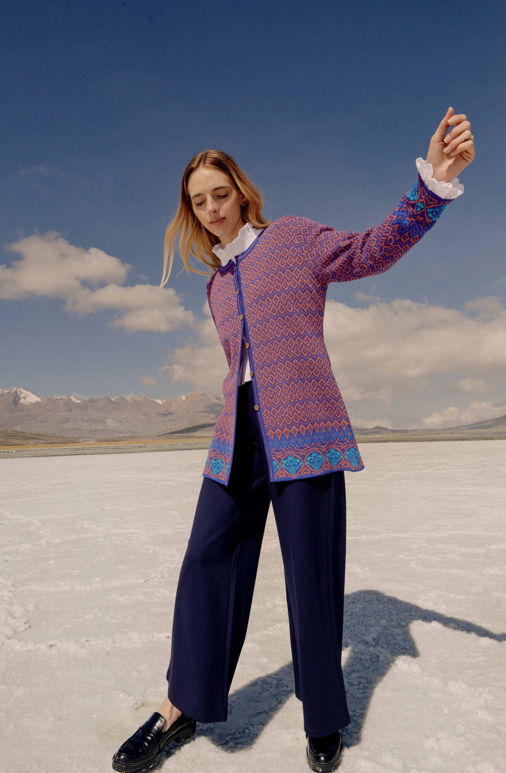 Alpaka Jacquard Strickjacke in Blau von Manuela Bedford