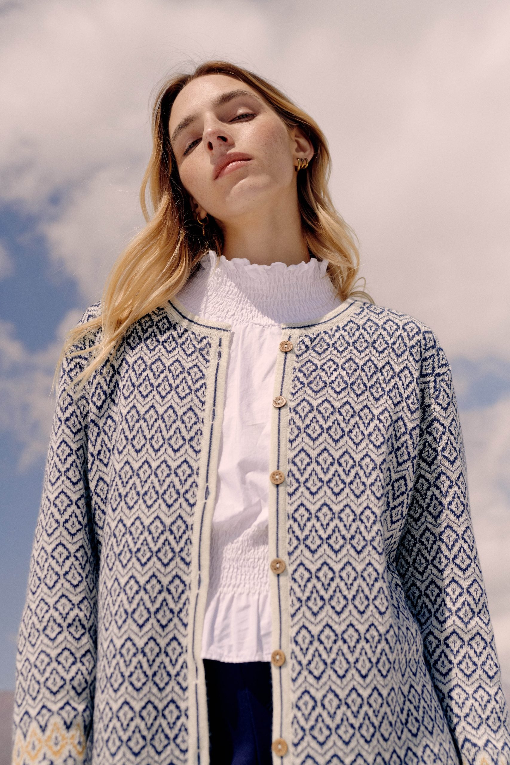 Alpaka Jacquard Strickjacke in Marine von Manuela Bedford