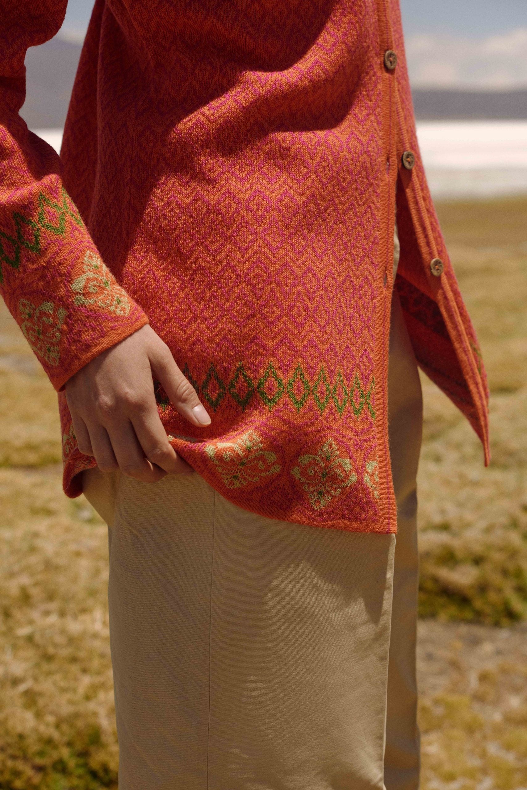 Alpaka Jacquard Strickjacke in Orange von Manuela Bedford