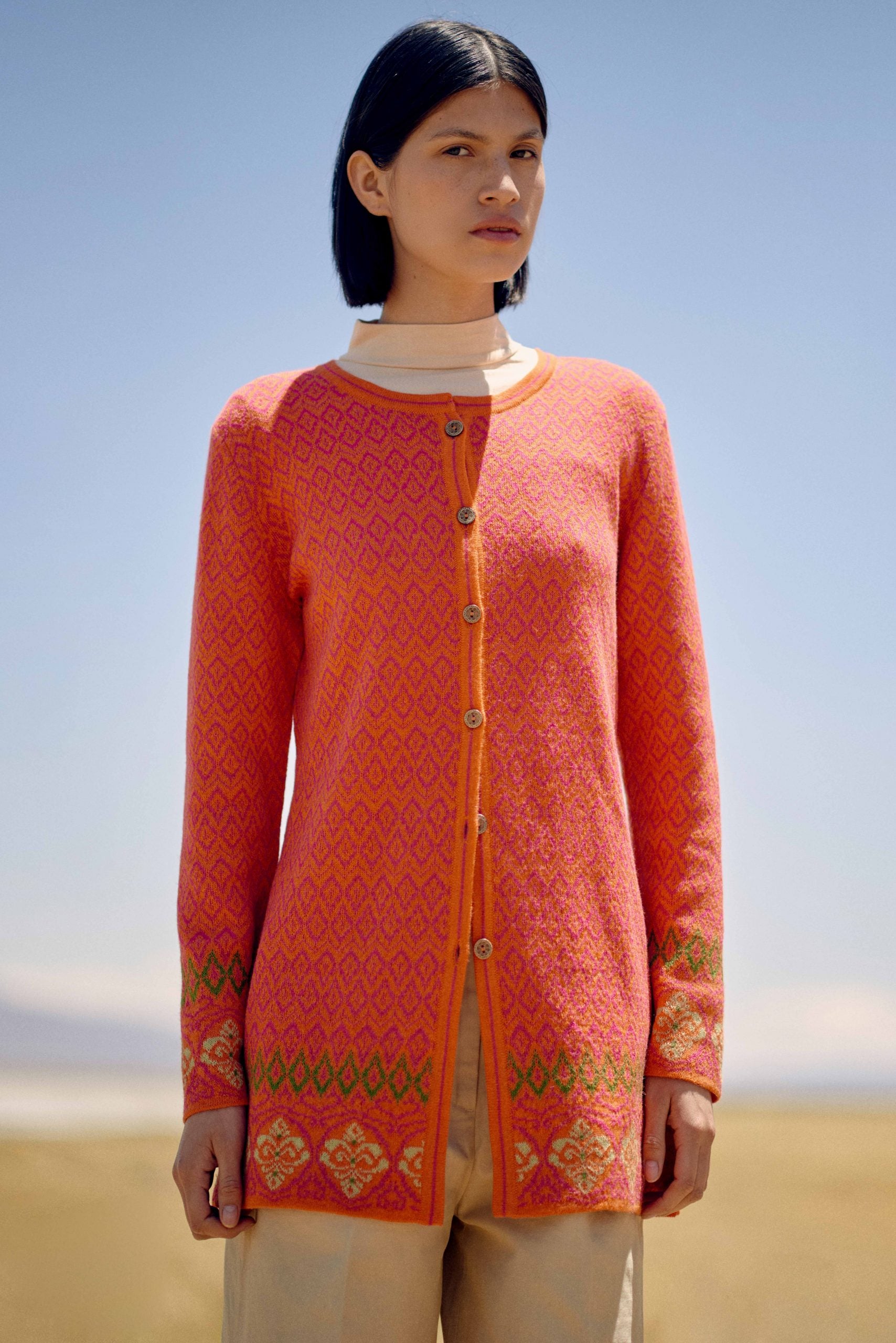 Alpaka Jacquard Strickjacke in Orange von Manuela Bedford