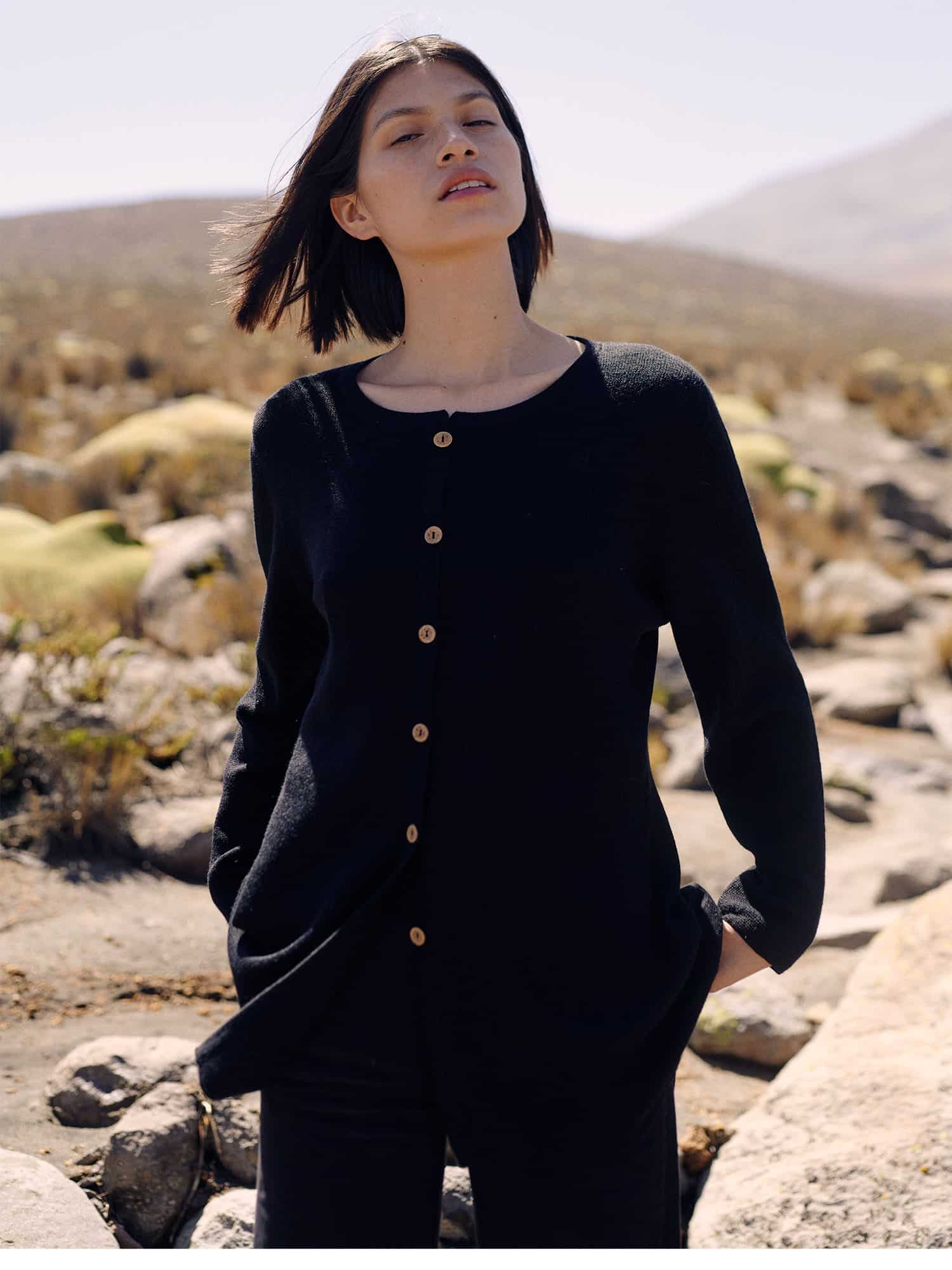 Alpaka Strickjacke in Schwarz aus reiner Alpakawolle von Manuela Bedford